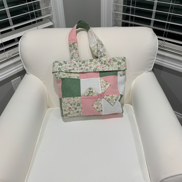 Hand sewn, quilted tote - Picture 4 of 4